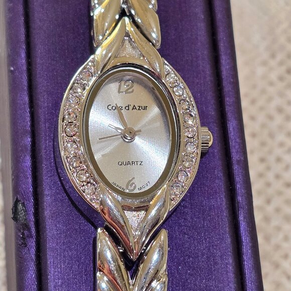 Cote d'Azur Silver Oval Face Crystal Accent Bezel Link Band Women's Watch Works - Picture 6 of 15